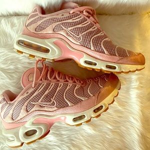 Womens rare Nike pink air max